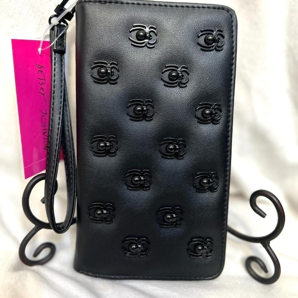 🕷️BETSEY JOHNSON ZIP AROUND SPIDER WRISTLET/WALLET🕷️NWT